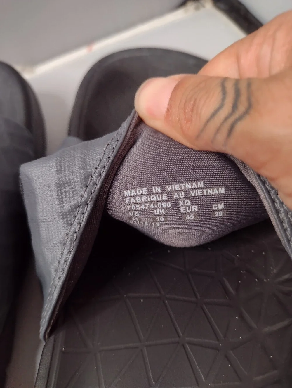 Nike Benassi Solarsoft 705474-090 Slides Sandals Grey Black Slip On Men's 11 HH